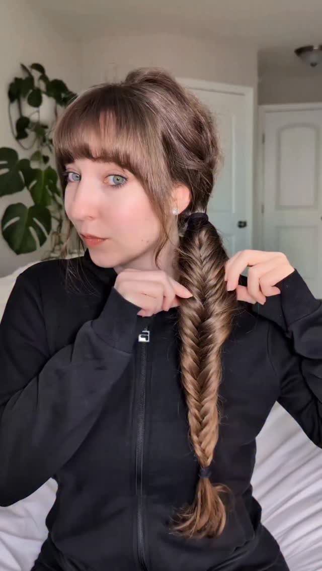 12 Braids Hairstyles: 16 Ideas From Box Braids to Cornrows 5 Woman with brown hair showing a long, textured fishtail braid over her shoulder.