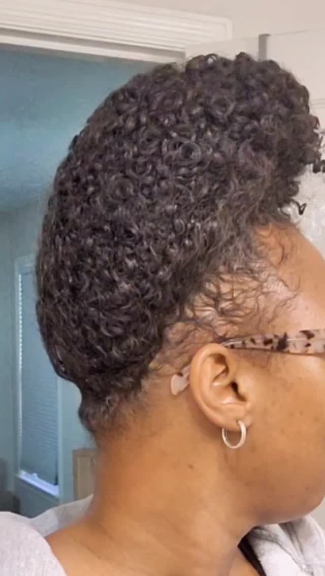 22 Hairstyles for Real Hair, from Bantu Knots to Bobs 8 Person with curly dark hair styled in a high pineapple ponytail.