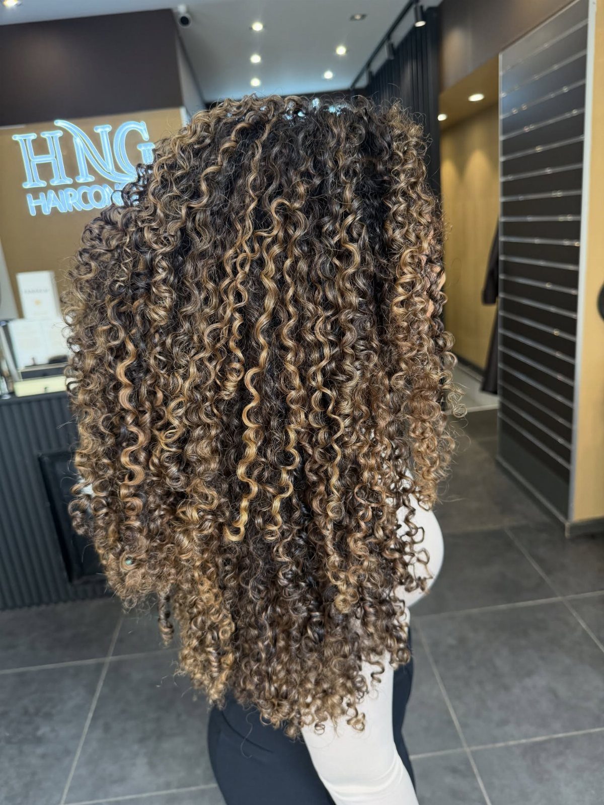 Long 3c Curly Hair Looks, Color and Updos: 15 Picks 15 Long voluminous 3c curly hair in brown and honey blonde tones from behind.