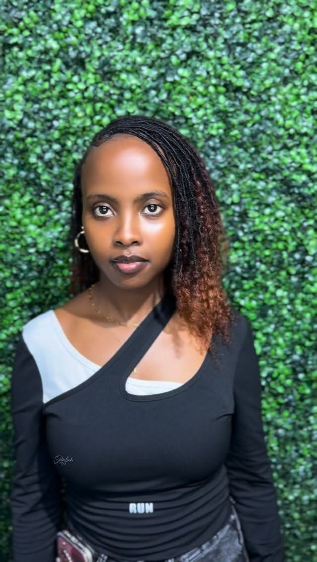 27 Trending Black Hairstyles, from Microbraids to Sisterlocks 27 Woman with long, thin sisterlocks in black and brown against a green hedge.
