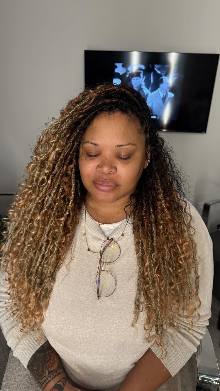 19 Tribal Braids with Boho Ideas, From Bobs to Buns 2 Woman with long ombré bohemian box braids transitioning from dark to blonde curls.