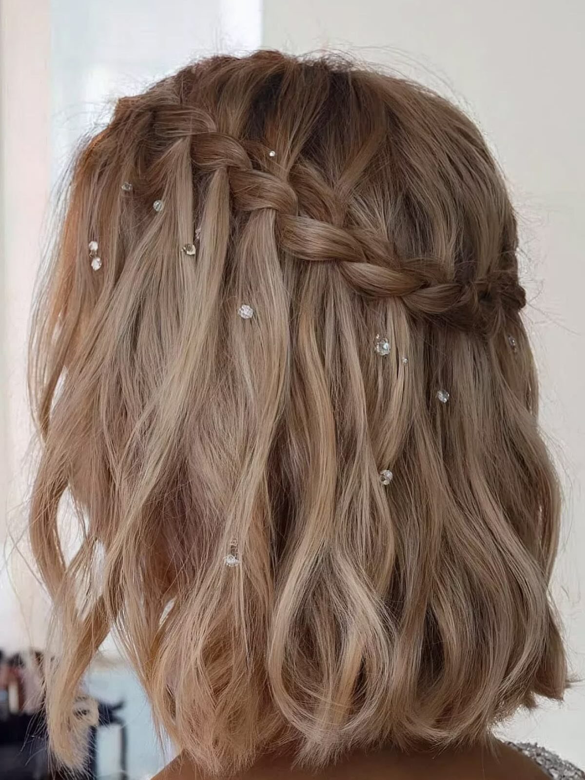 11 Wedding Guest Hairstyles for Medium Hair: Buns and Braids 10 Wavy blonde medium hair with a side braid and sparkling crystal hair accessories.